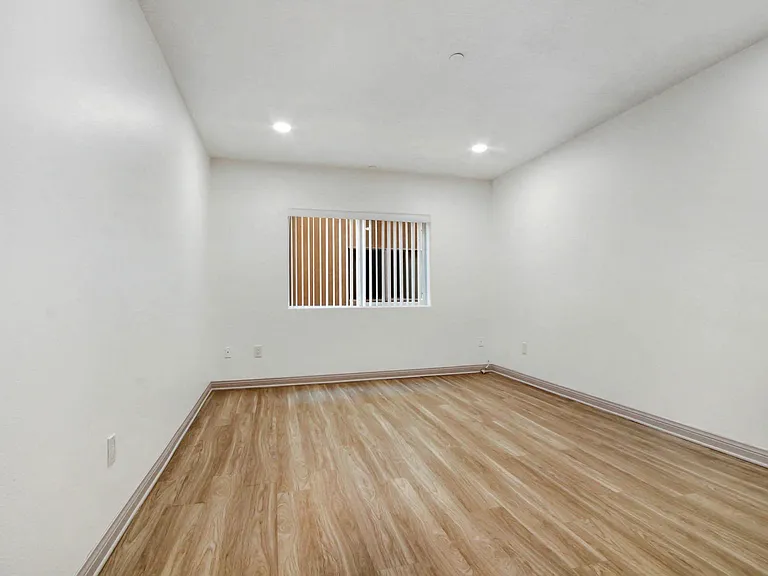 821 Wilcox Ave — Photo 28