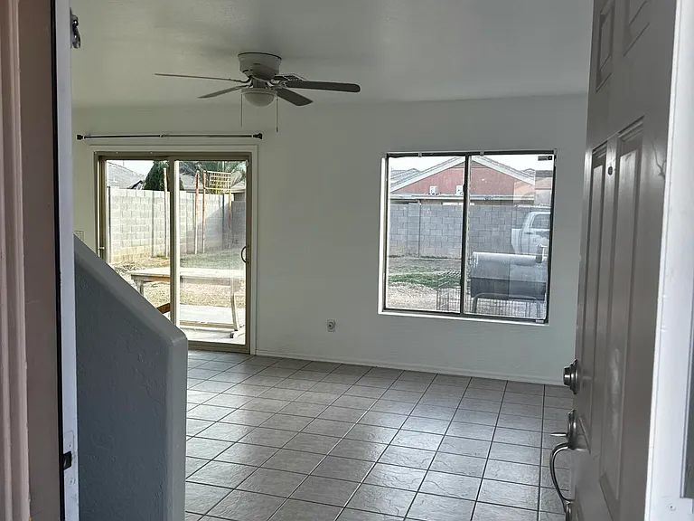 12337 W Sweetwater Ave — Photo 2