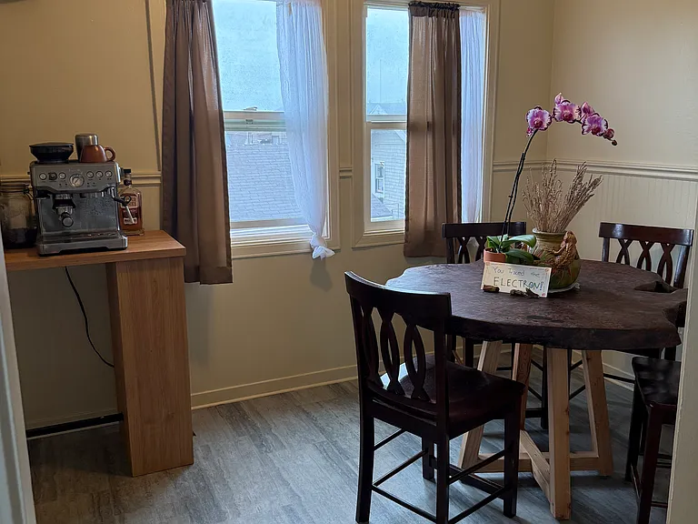2018 J St #B — Photo 3