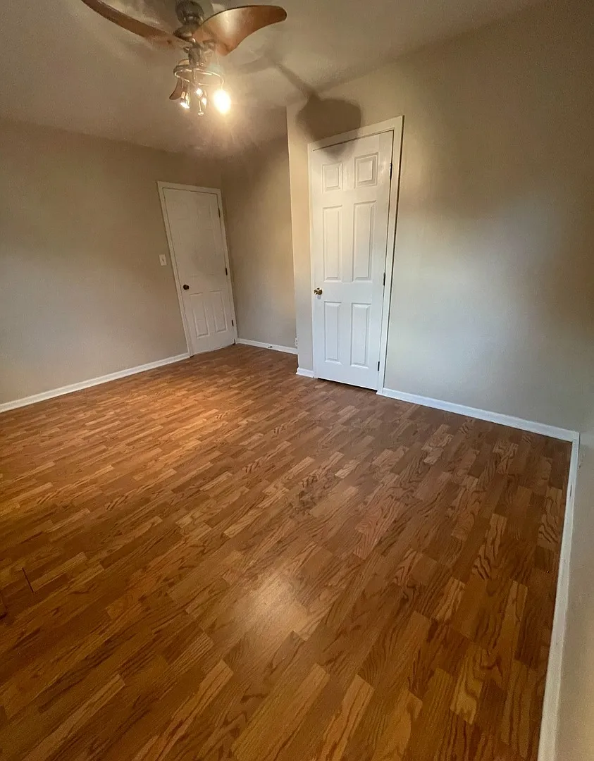 3 bed, 912 sqft, $2,650 — Photo 2