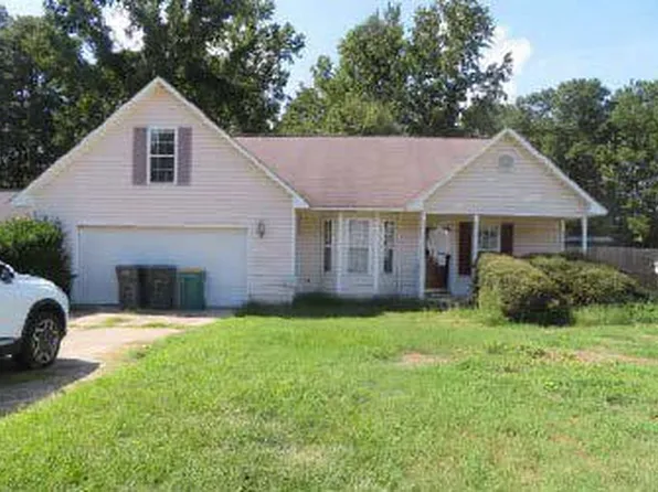 4211 Achilles Dr, Hope Mills, NC 28348