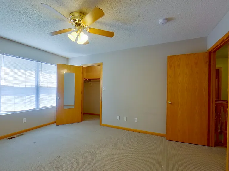 438 Butterfield Rd — Photo 5