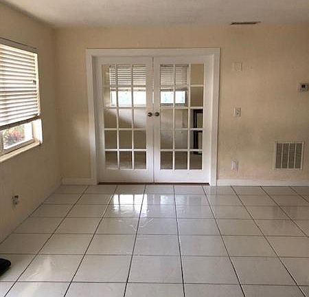 2nd image of 824 NE 17th St