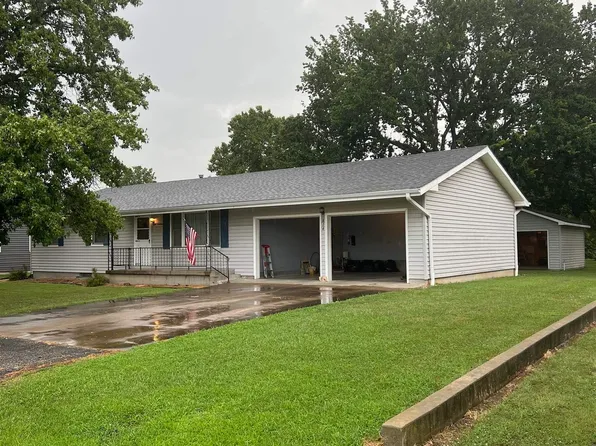 814 Garrettson St, Burlington, KS 66839