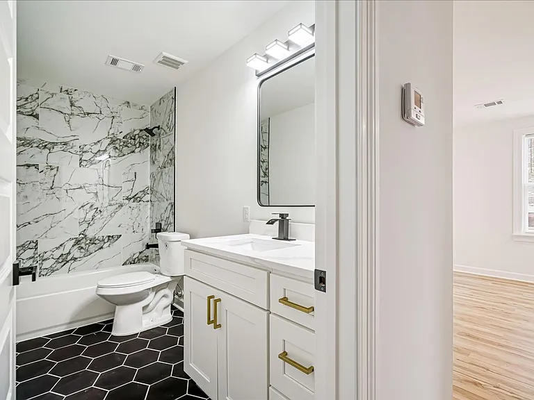 825 N 7th St — Photo 30
