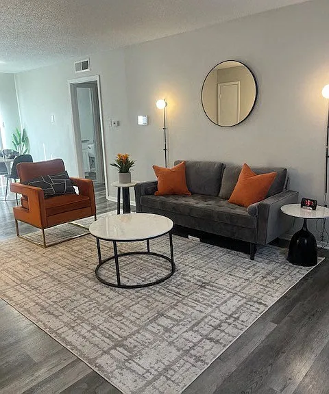 La Bella Apartments — Photo 4