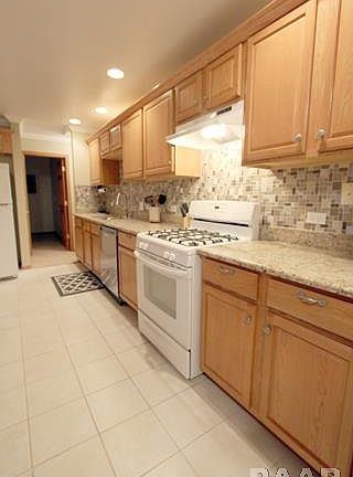 4th image of 5906 W Charleston Ct