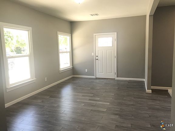 2nd image of 854 Palm Ave