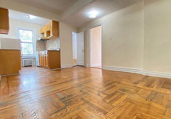 5th image of 8811 Elmhurst Ave #12C