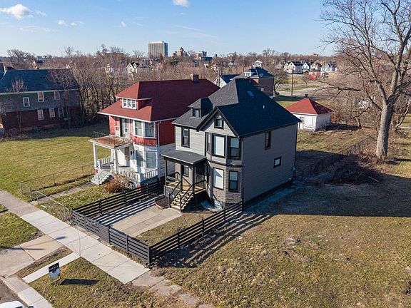 3rd image of 2575 Harding St