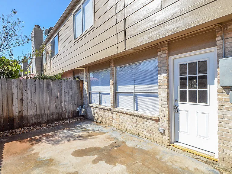 15337 Falmouth Ave — Photo 31