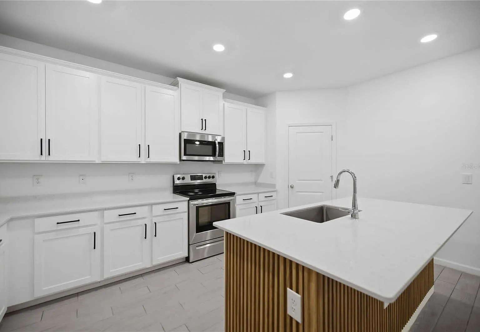 3492 Northeast 38th Lane - 1 — Photo 4