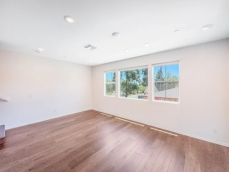2376 Veil Gln — Photo 2