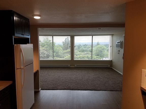 3rd image of 139 W Gray Ct #110
