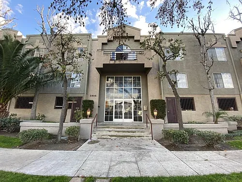 2908 W Victory Blvd #D Photo 1