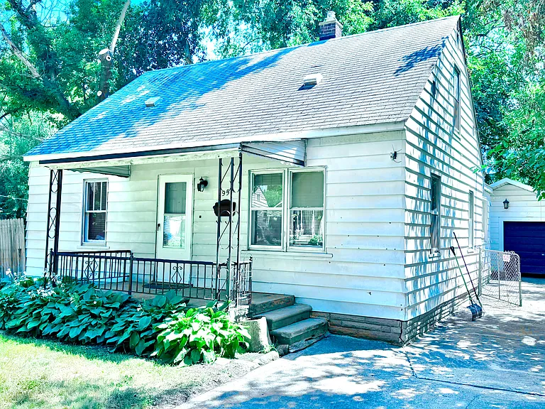1950 Michael Ave — Photo 1