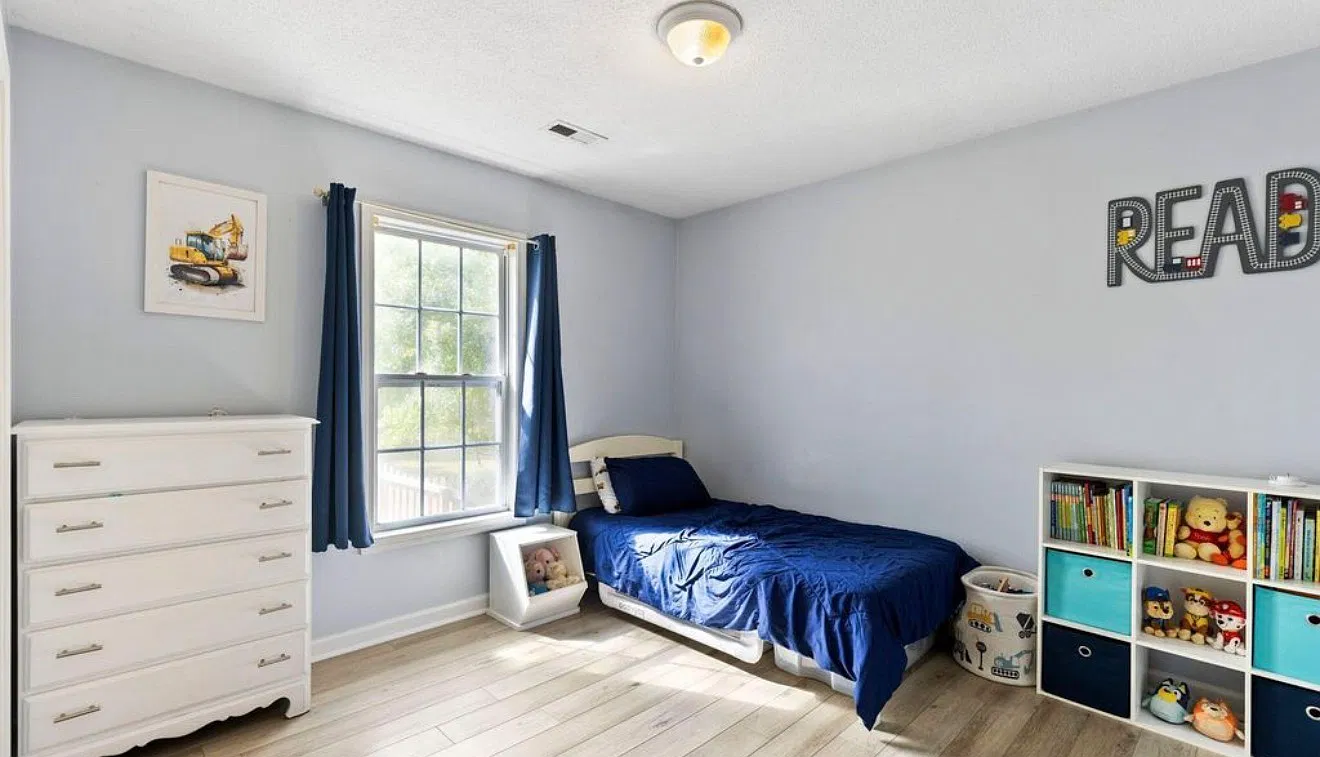 3 bed, 1276 sqft, $2,100 — Photo 2
