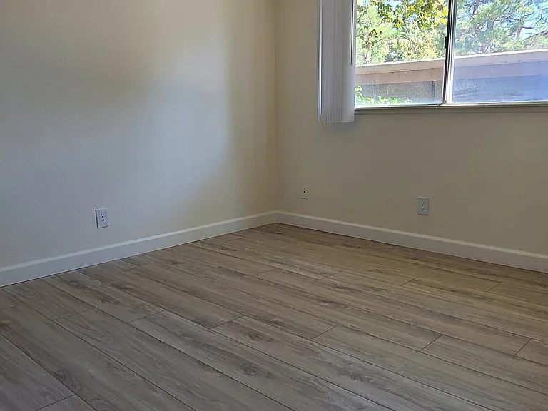 The Redlands Apartments — Photo 30