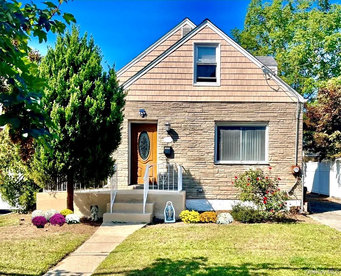 207 Wellington Road S photo 1