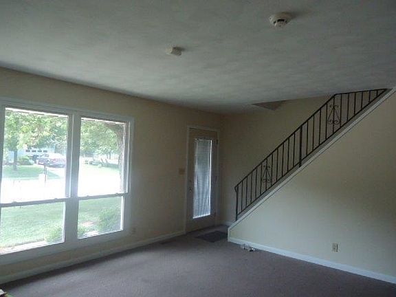 2nd image of 100 Myrtle Dr