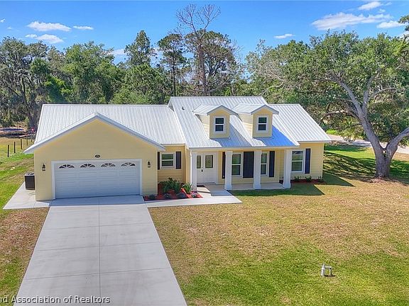 2nd image of 1510 Spring Ln