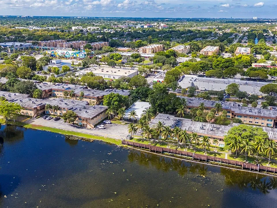 2440 NW 39th Way #202