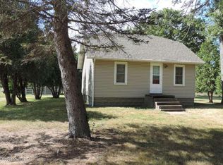 4353 Oak Rd, Twin Lake, MI 49457