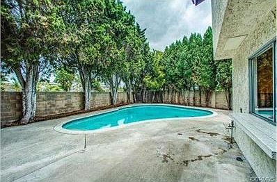 Large CDS lit. Private yard and pool