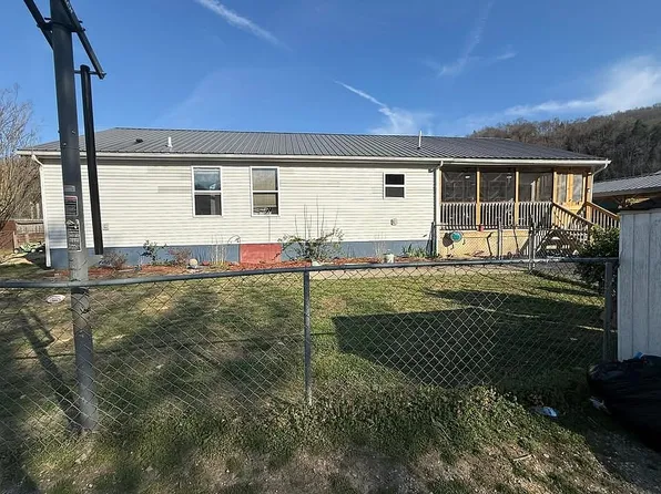 275 Burton Hl, Letcher, KY 41832