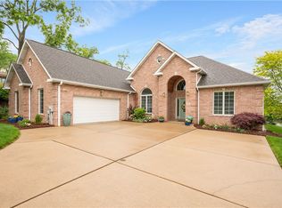 221 Red Oak Dr, Mcmurray, PA 15317