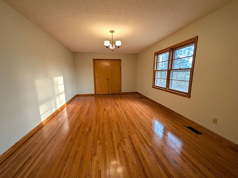 805 Edgewood Rd — Photo 3