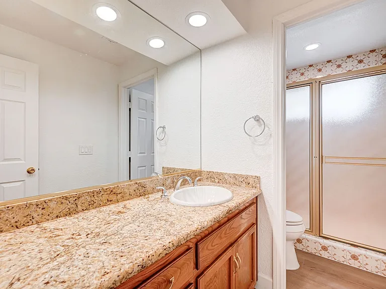 2916 W Oakey Blvd — Photo 9