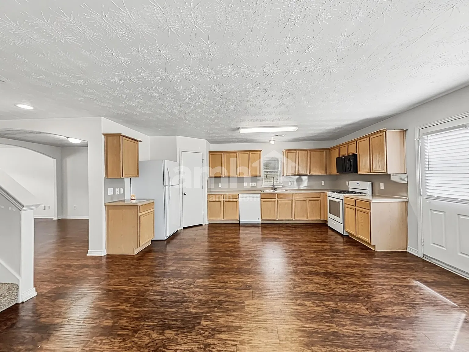 5 bed, 2.5 bath, 2530 sqft, $2,310 — Photo 4