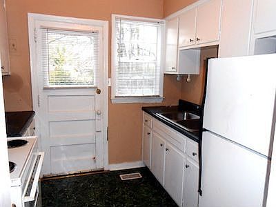 2nd image of 1905 Courtney Dr APT 3