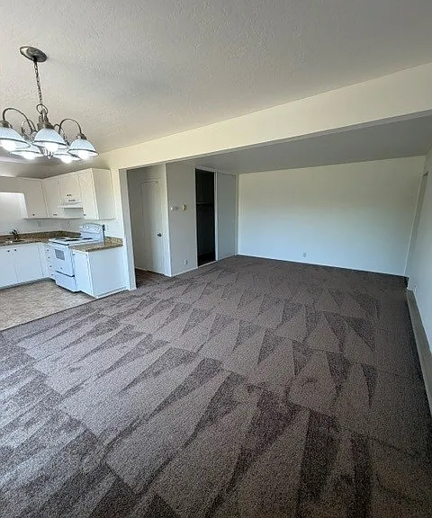 Spanish Castle Apartments — Photo 8