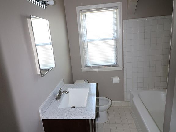 5th image of 752 E Elza Ave