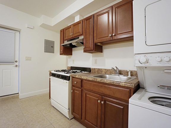 3rd image of 319 Ramona Ave #1A