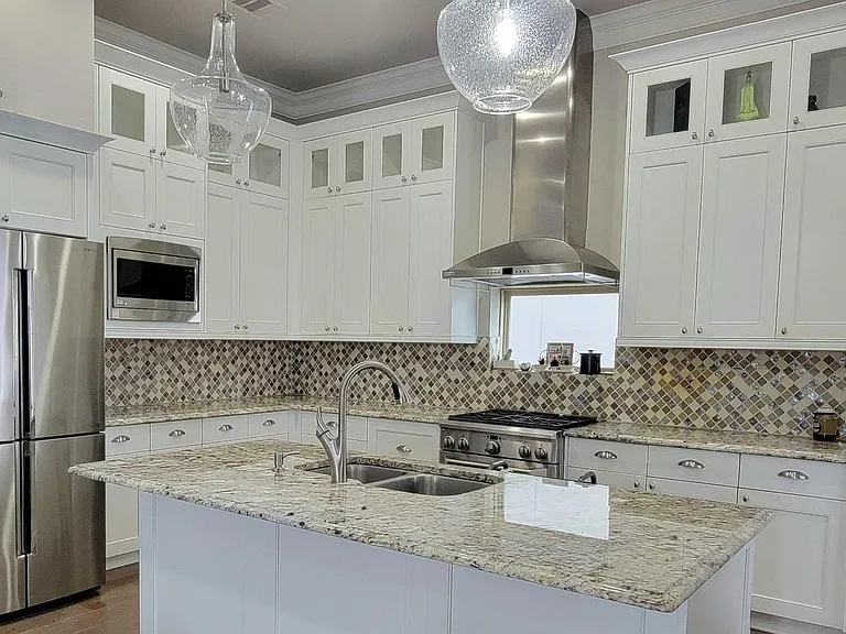 1702 Calumet St — Photo 17