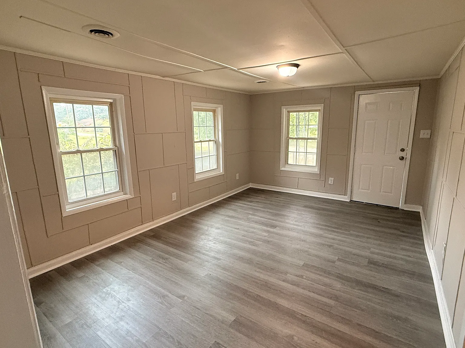 3 bed, 1048 sqft, $1,250 — Photo 2