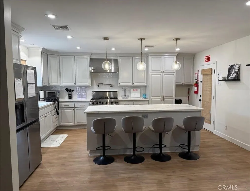 8 bed, 4.5 bath, 4145 sqft, $15,000 — Photo 4