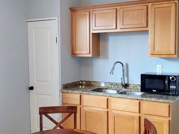 3rd image of 1143 N Rockwell St APT 1R