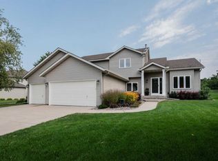 8452 Ashford Rd, Woodbury, MN 55125