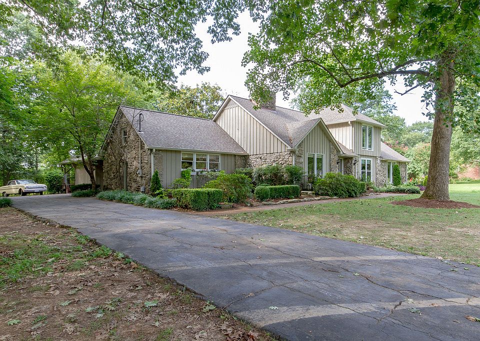 1st image of 158 Glenn Hill Dr