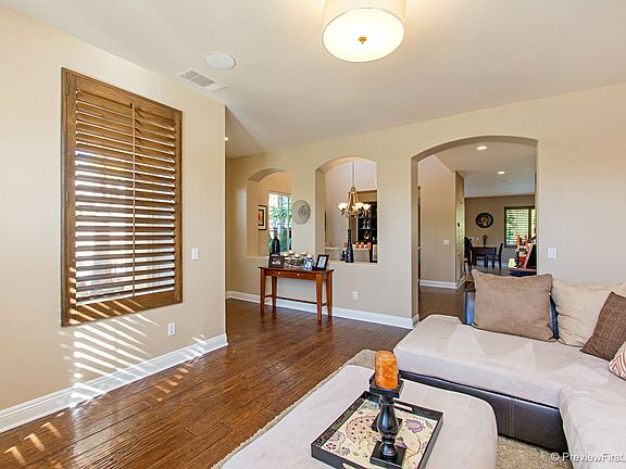 4th image of 363 Edgewater Dr