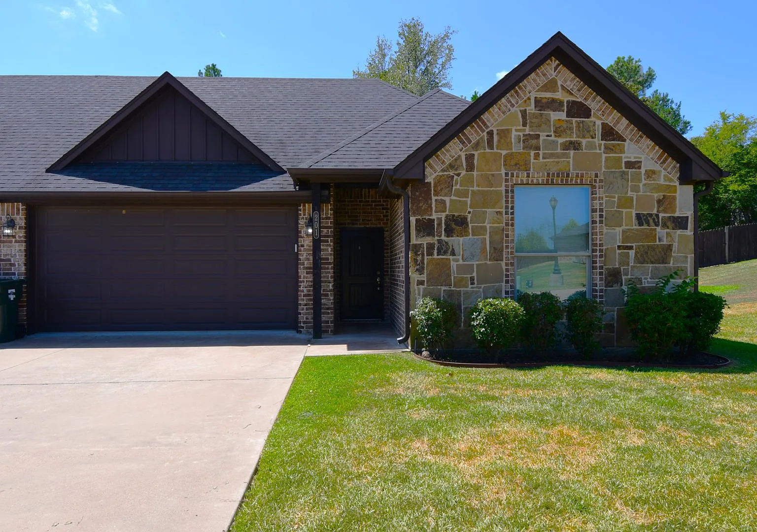 Modern 3-Bedroom 2 Bath Duplex in South Tyler — Photo 2