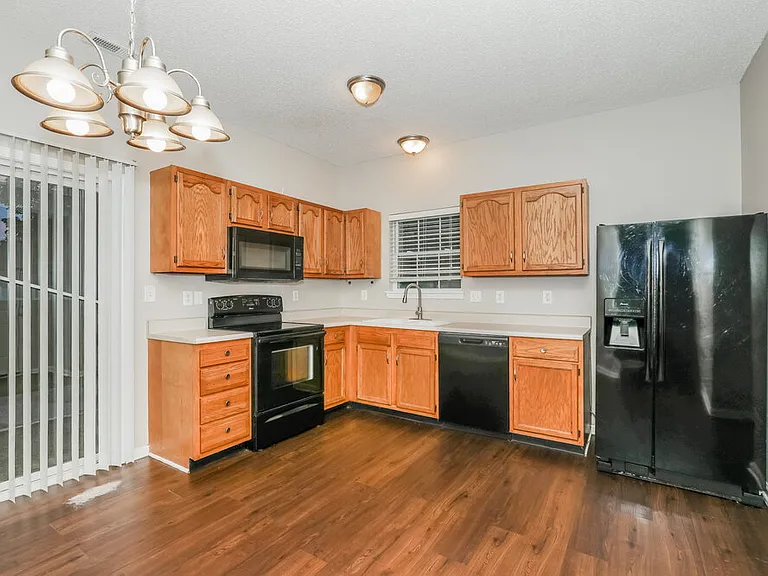 8020 Lake Tree Cir — Photo 6