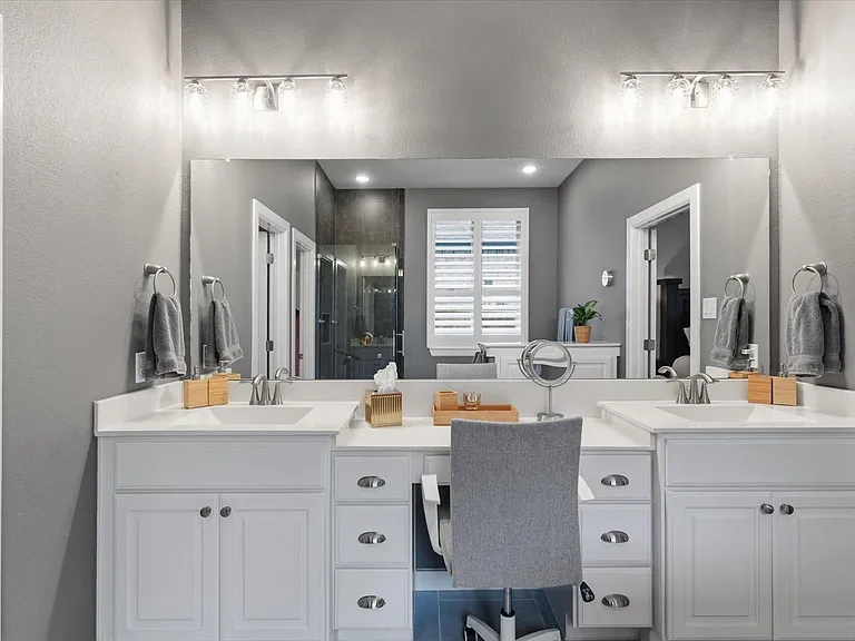 125 Russet Bend Pl N — Photo 22