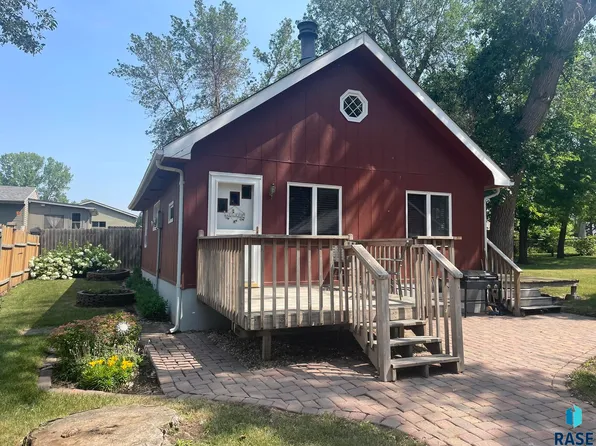 6144 Grandview Trl, Madison, SD 57042
