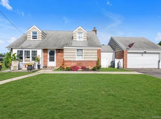 95 Wheeler Avenue, Valley Stream, NY 11580