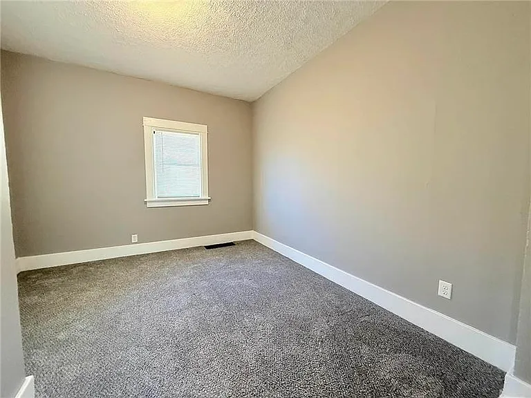 6521 Logan Ave — Photo 9